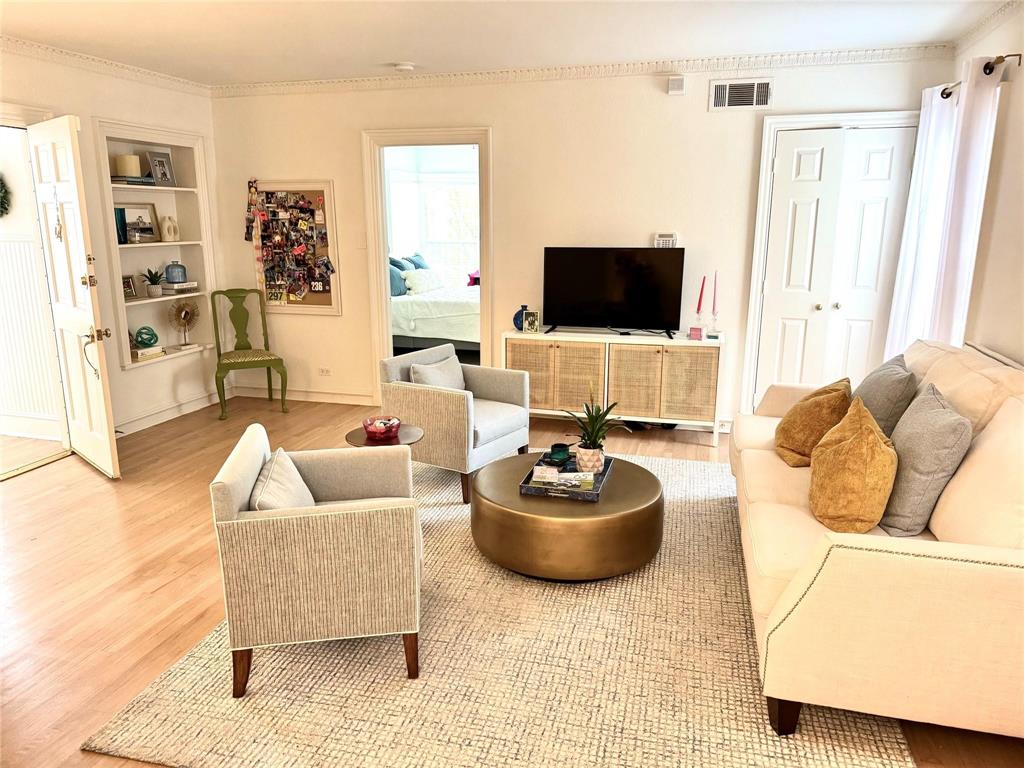 4538 Roland Avenue, Unit 4 Highland Park, TX 75219 - Photo 2 of 9 a living room with furniture and a flat screen tv