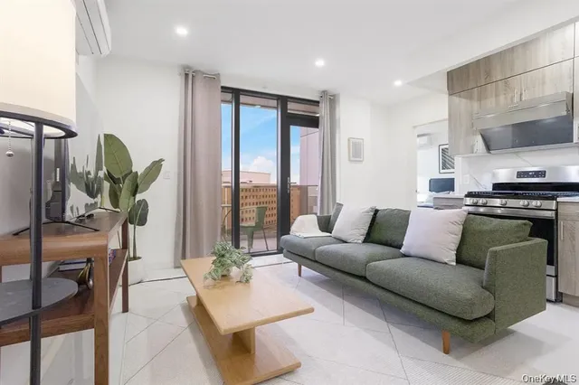 $726,798 | 124-28 Queens Boulevard, Unit PHD | Kew Gardens