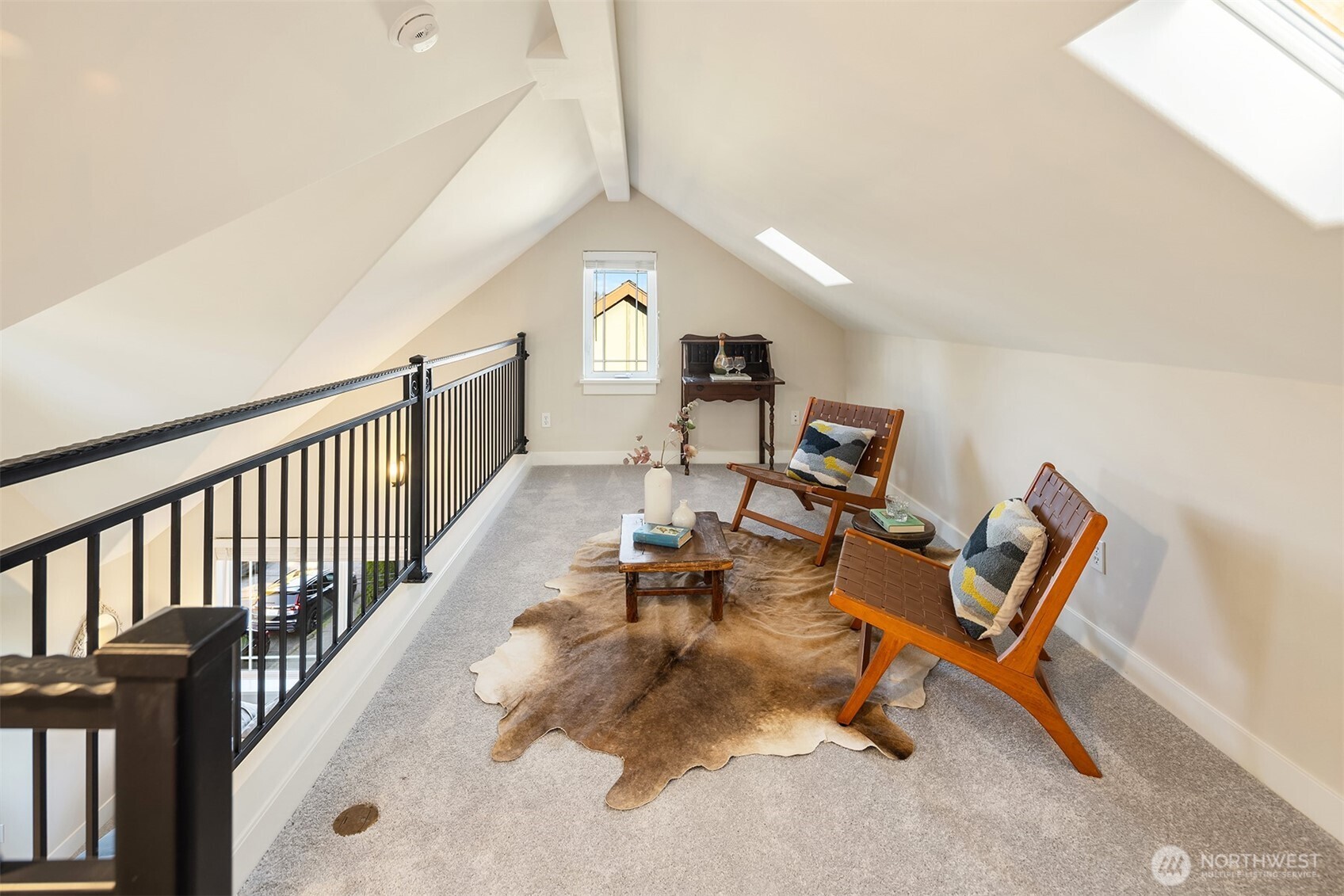 739 North 94th Street, Unit B Seattle, WA 98103 - Photo 18 of 39 a living room with furniture