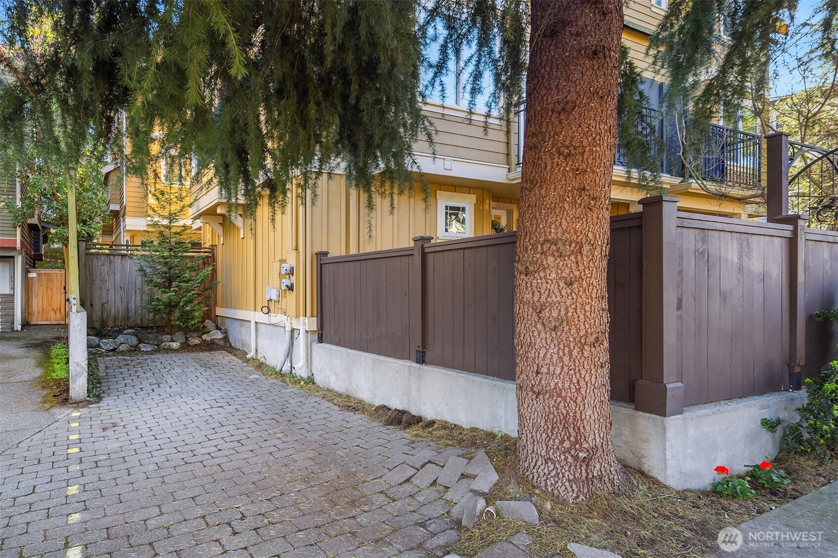 739 North 94th Street, Unit B Seattle, WA 98103 - Photo 32 of 39 a view of a backyard of the house