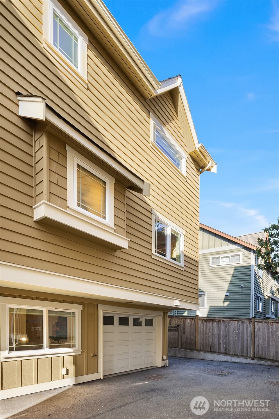 739 North 94th Street, Unit B Seattle, WA 98103 - Photo 33 of 39 a view of a house with a balcony