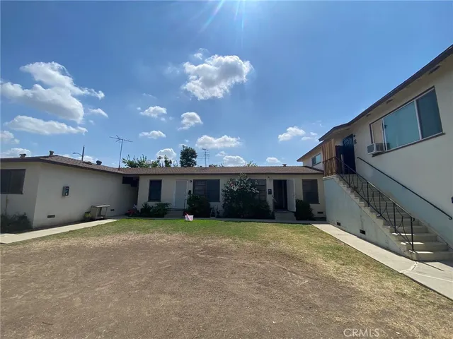 a view of a house with a backyard