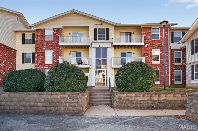 $125,000 | 1464 Hawks Nest Drive, Unit H, St. Charles, MO 63303