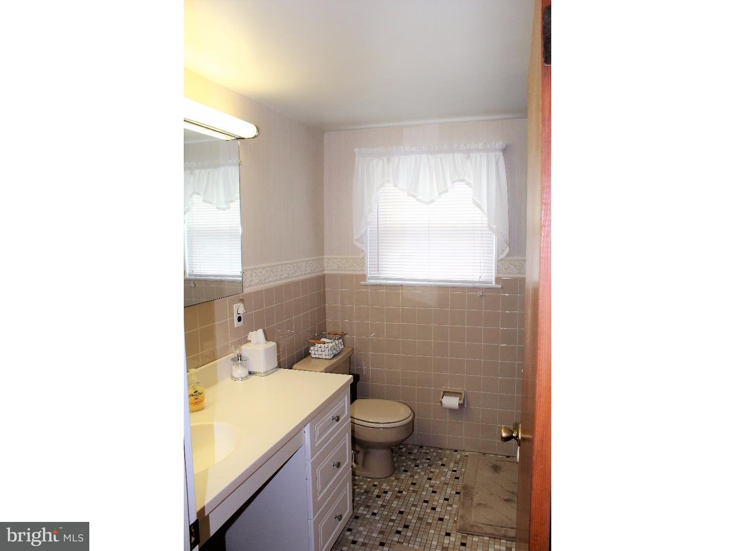 253 Surrey Road Warminster, PA 18974 - Photo 14 of 21 Gallery Image 14