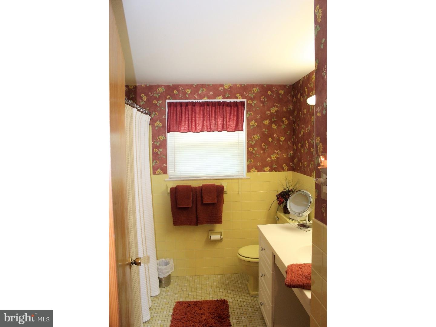 253 Surrey Road Warminster, PA 18974 - Photo 18 of 21 Gallery Image 18