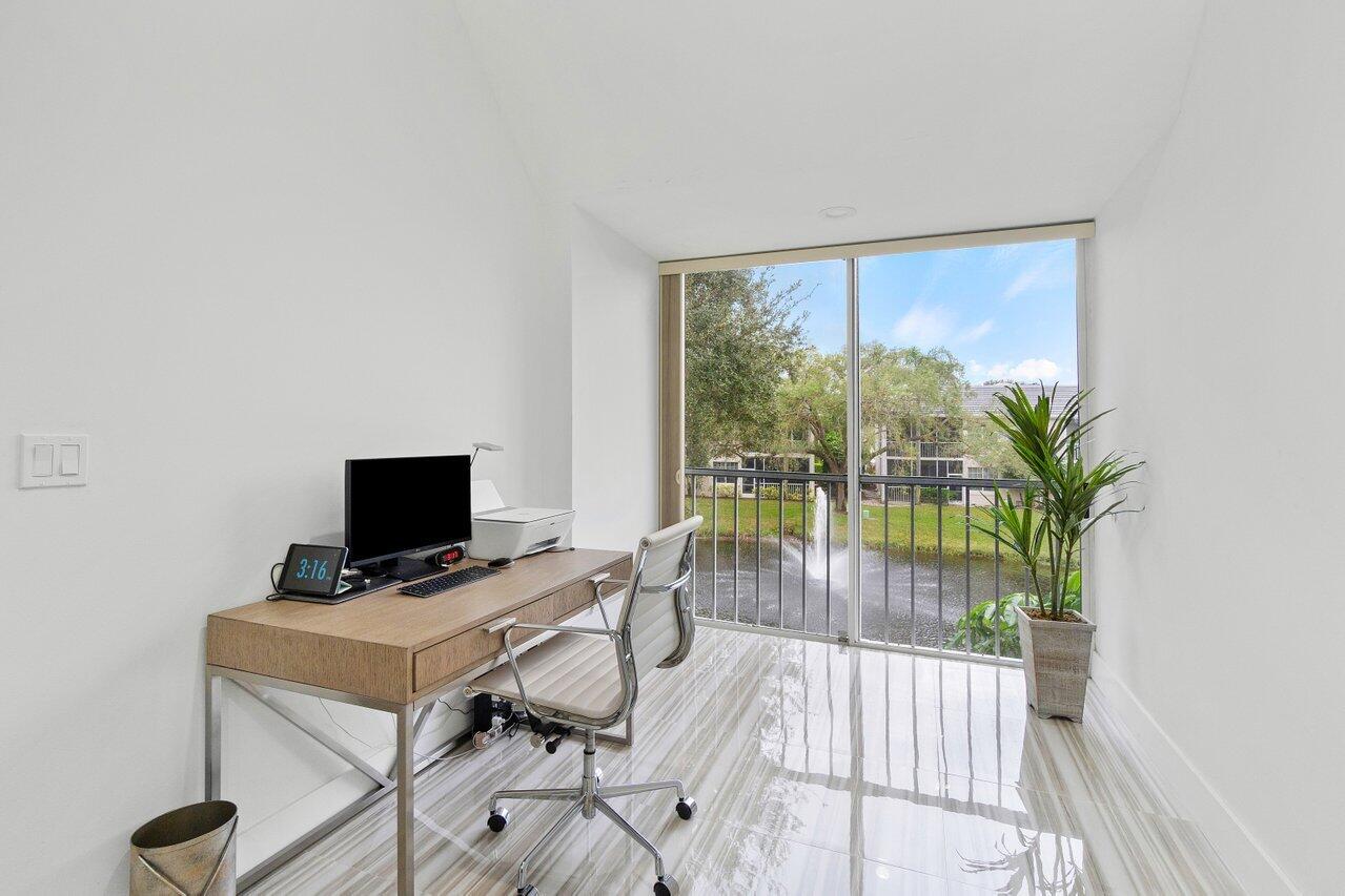 5083 Lake Catalina Drive, Unit B Boca Raton, FL 33496 - Photo 20 of 56 Primary Bedroom sitting area