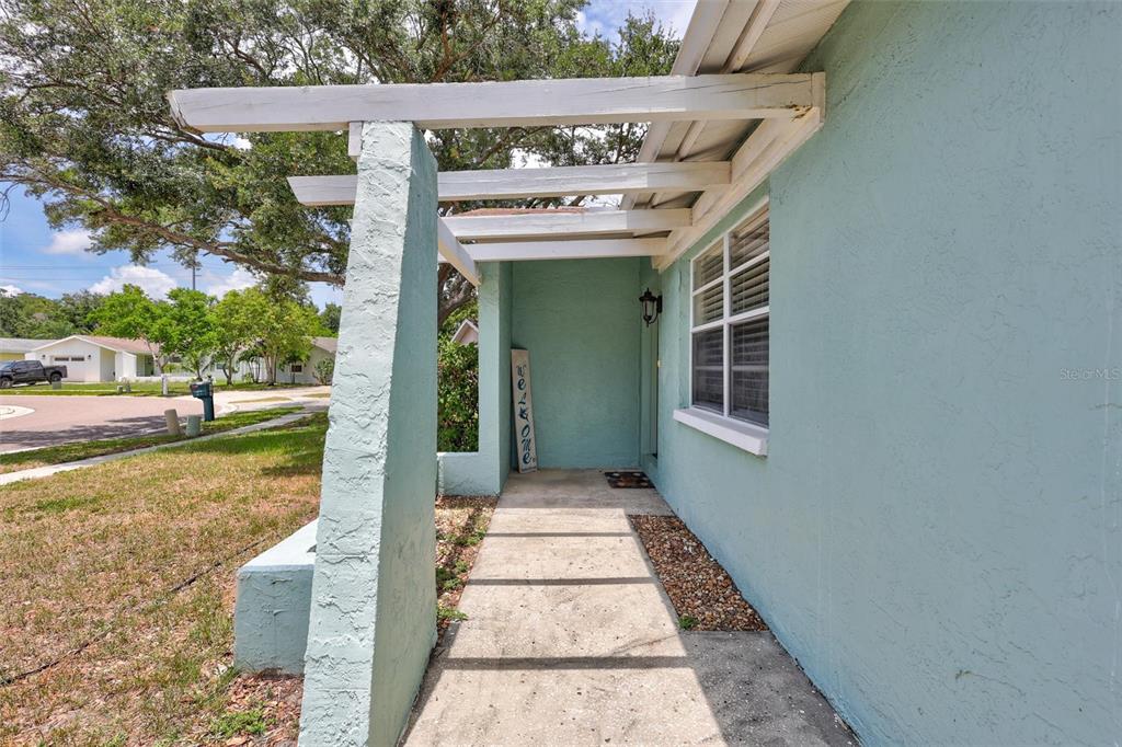 504 7th Street Southeast Largo, FL 33771 - Photo 4 of 29