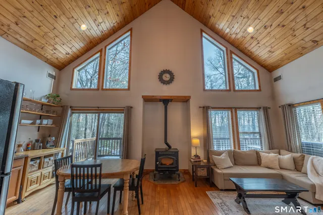 $379,900 | 33 Playground Drive, Woodstock, CT 06282