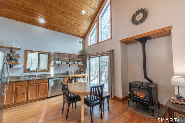 $379,900 | 33 Playground Drive, Woodstock, CT 06282