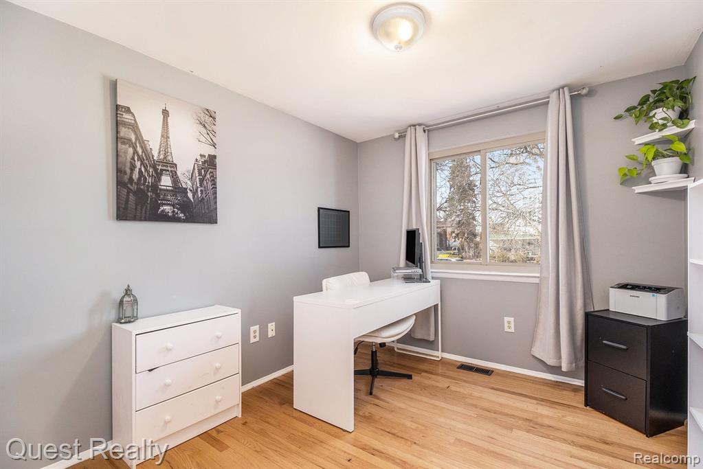 3920 Kent Road Royal Oak, MI 48073 - Photo 22 of 32