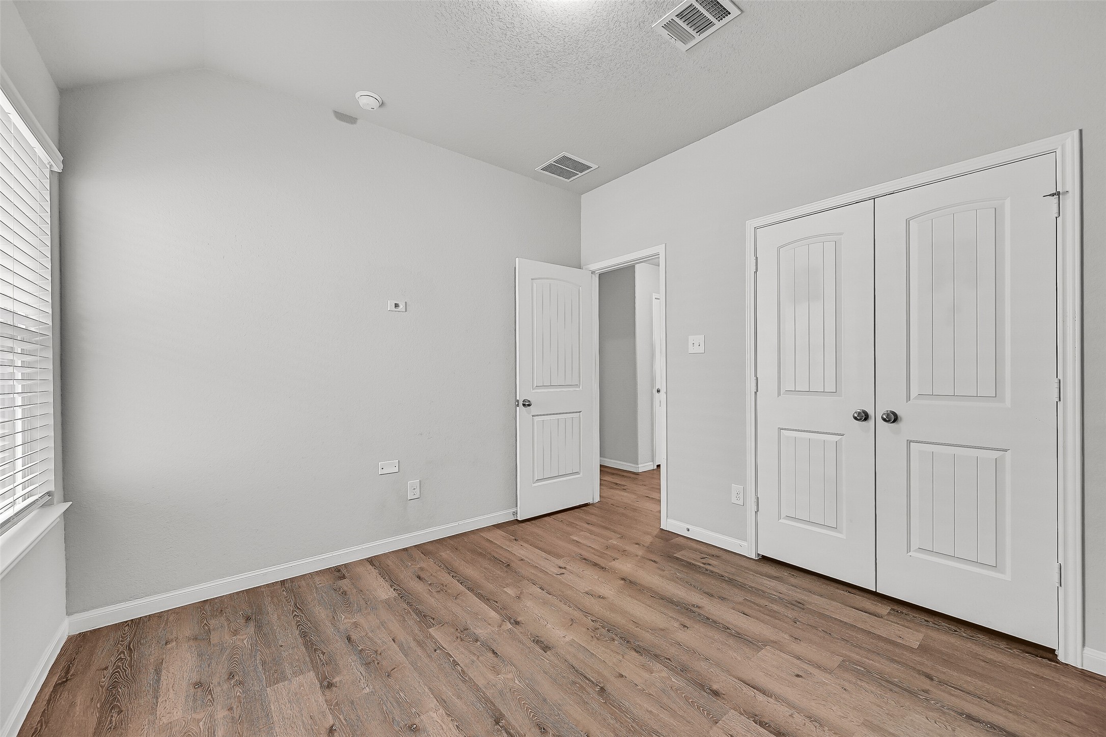 5407 James Michael Drive Rosharon, TX 77583 - Photo 19 of 32 a view of an empty room with closet and a window