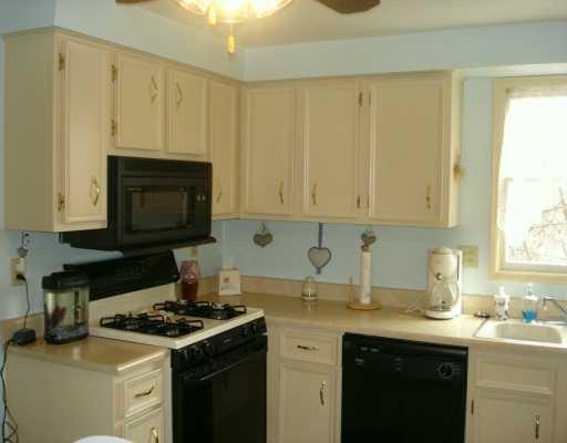 1212 Lindsay Road Carnegie, PA 15106 - Photo 3 of 8 Gallery Image 3
