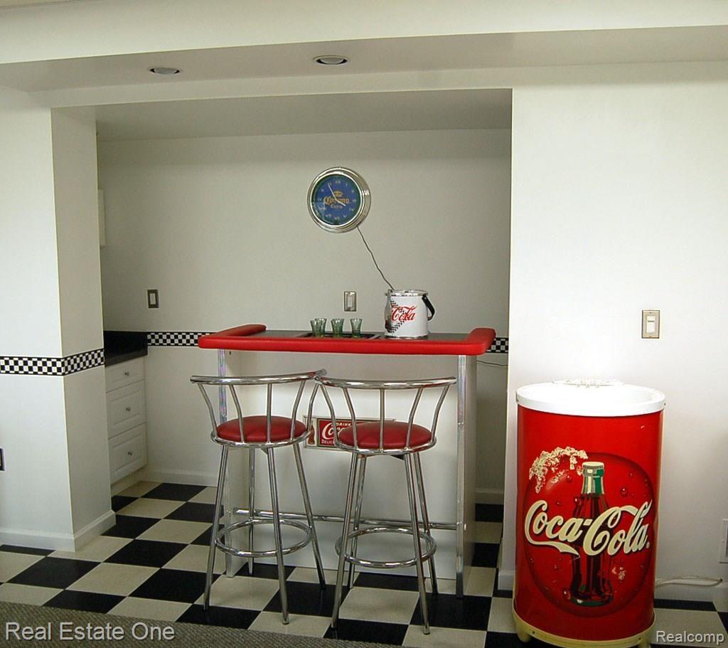 7933 Dubuque Road Clarkston, MI 48348 - Photo 15 of 26 bar1.jpg