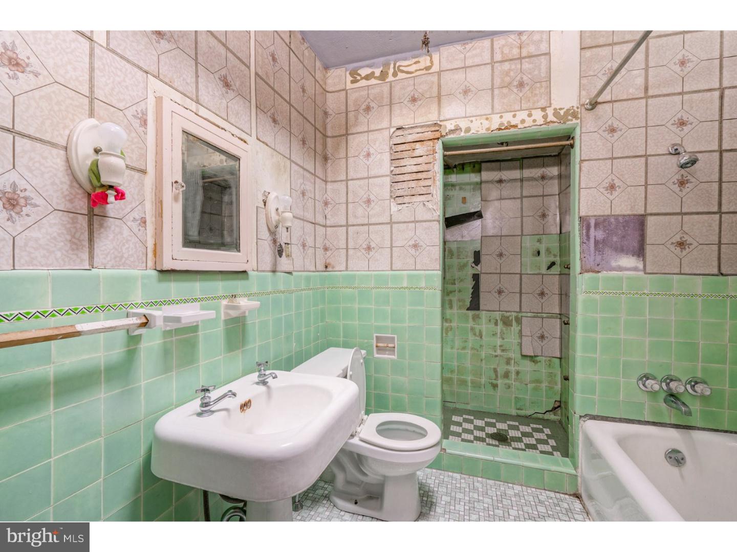 215 Avon Road Upper Darby, PA 19082 - Photo 18 of 22