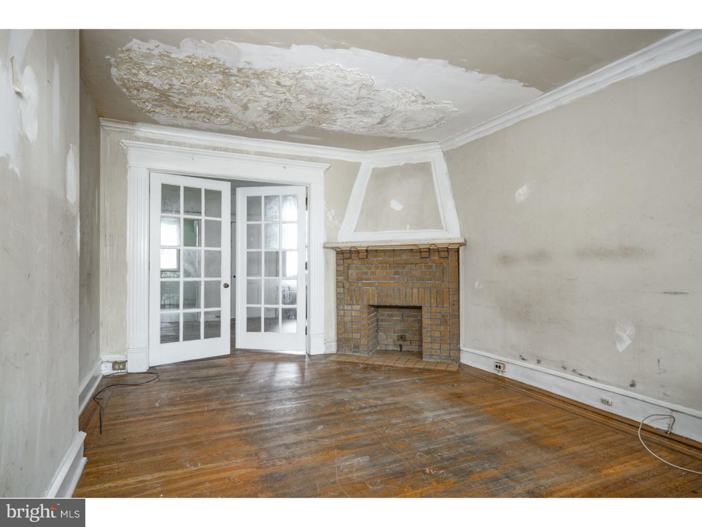 215 Avon Road Upper Darby, PA 19082 - Photo 4 of 22