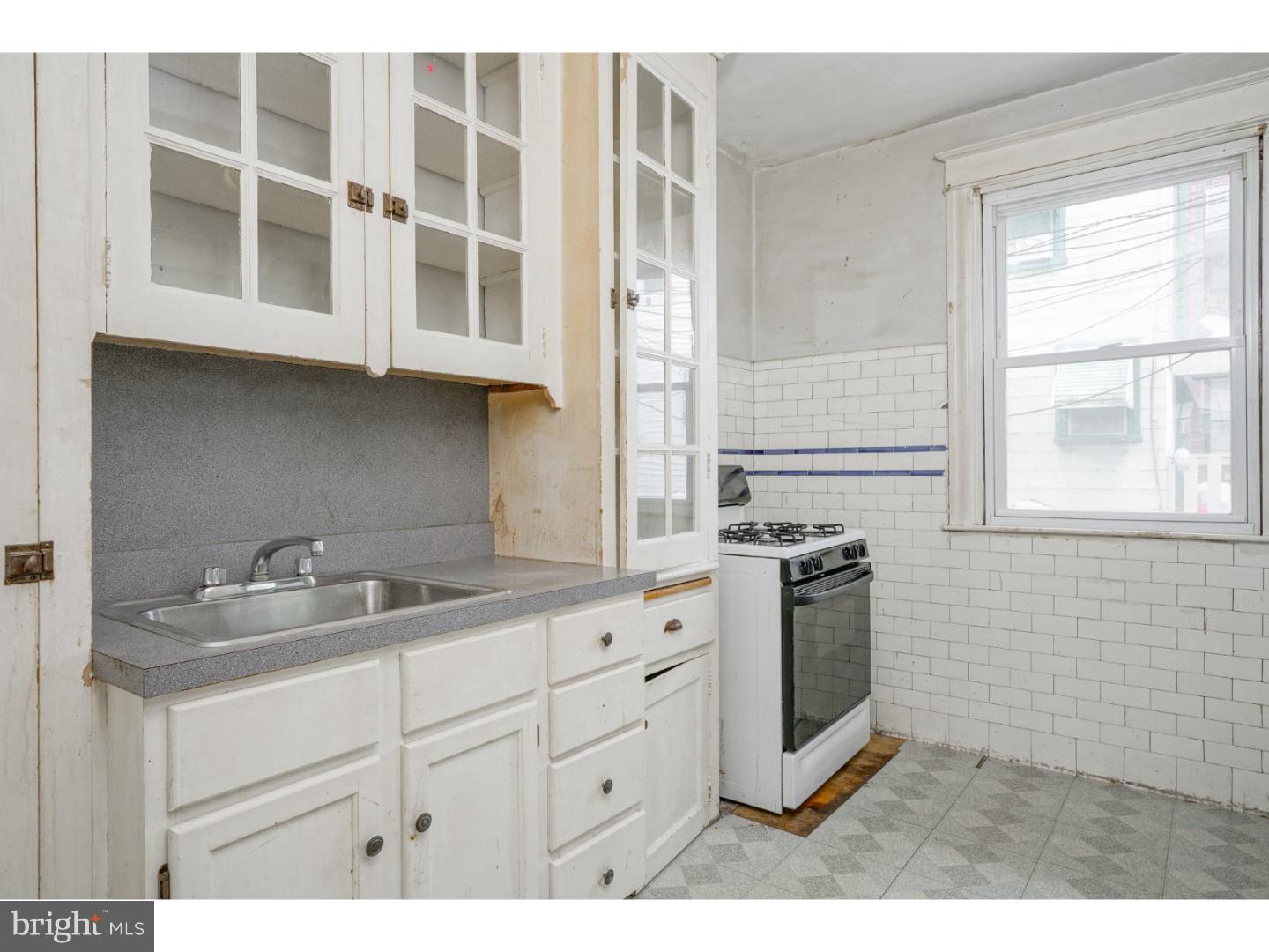 215 Avon Road Upper Darby, PA 19082 - Photo 8 of 22