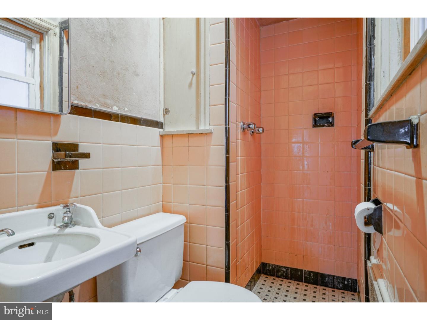 215 Avon Road Upper Darby, PA 19082 - Photo 10 of 22