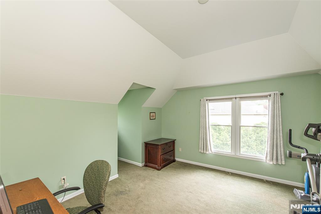 37 Thomas Wayne, NJ 07470 - Photo 19 of 32