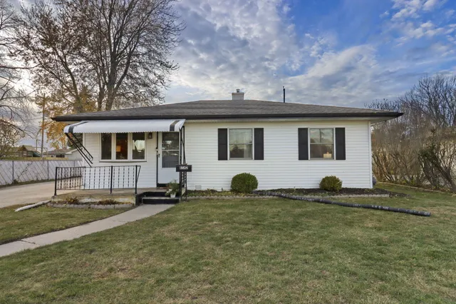 $252,000 | 8542 19th Avenue, Kenosha, WI 53143