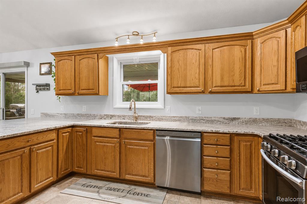 15756 Lewis Road Capac, MI 48014 - Photo 18 of 37