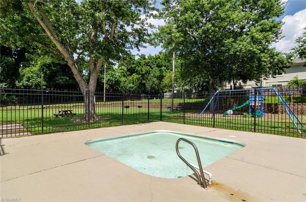 5733 Bramblegate Road, Unit K Greensboro, NC 27409 - Photo 22 of 23 Gallery Image 22