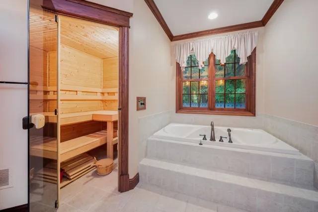 $794,000 | 221 Woodhill Court, Mankato, MN 56001