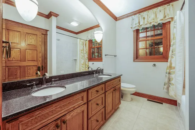 $794,000 | 221 Woodhill Court, Mankato, MN 56001