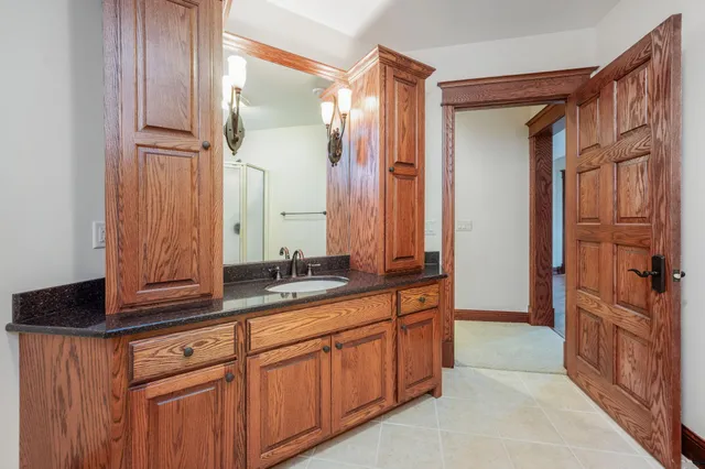 $794,000 | 221 Woodhill Court, Mankato, MN 56001