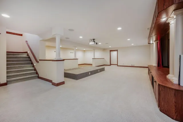 $794,000 | 221 Woodhill Court, Mankato, MN 56001