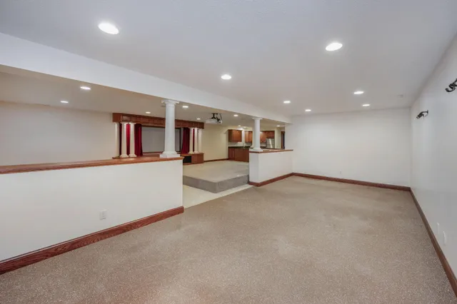 $794,000 | 221 Woodhill Court, Mankato, MN 56001