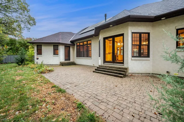 $794,000 | 221 Woodhill Court, Mankato, MN 56001