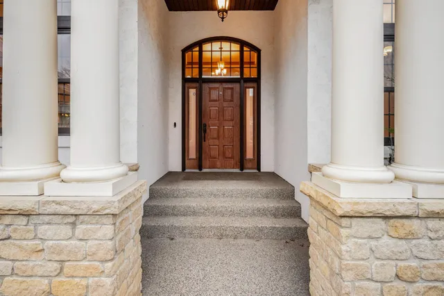 $794,000 | 221 Woodhill Court, Mankato, MN 56001