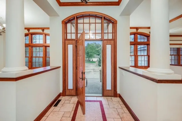 $794,000 | 221 Woodhill Court, Mankato, MN 56001