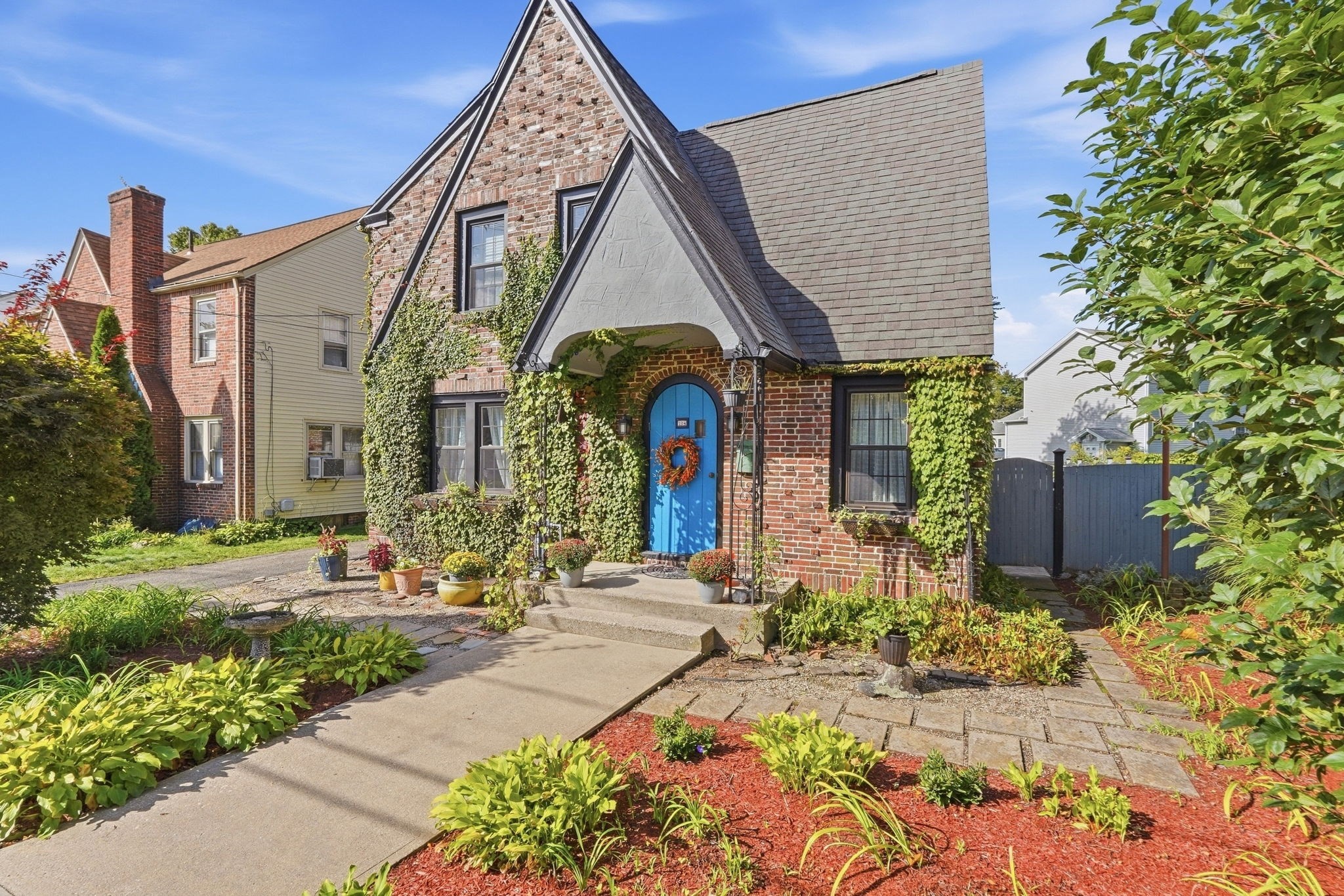 104 Wayne Street Springfield, MA 01118 - Photo 2 of 42 Gallery Image 2
