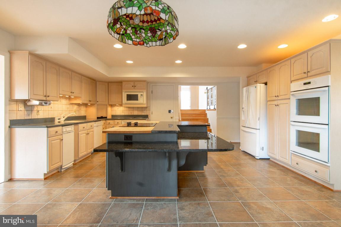 13733 Cuba Road Cockeysville, MD 21030 - Photo 25 of 82 Spacious island- bar area and desk area too