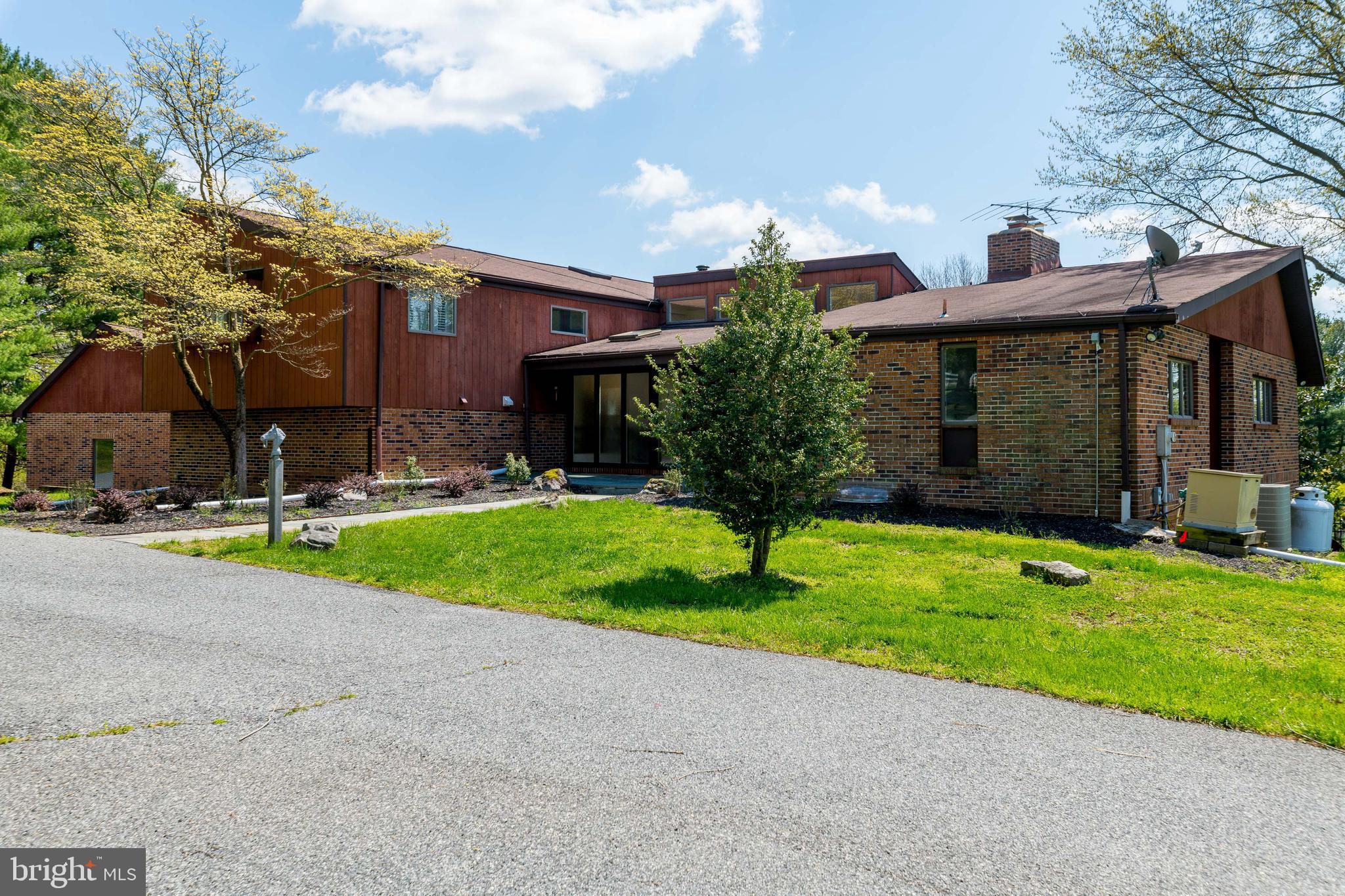 13733 Cuba Road Cockeysville, MD 21030 - Photo 6 of 82 Circular driveway brings you to the home
