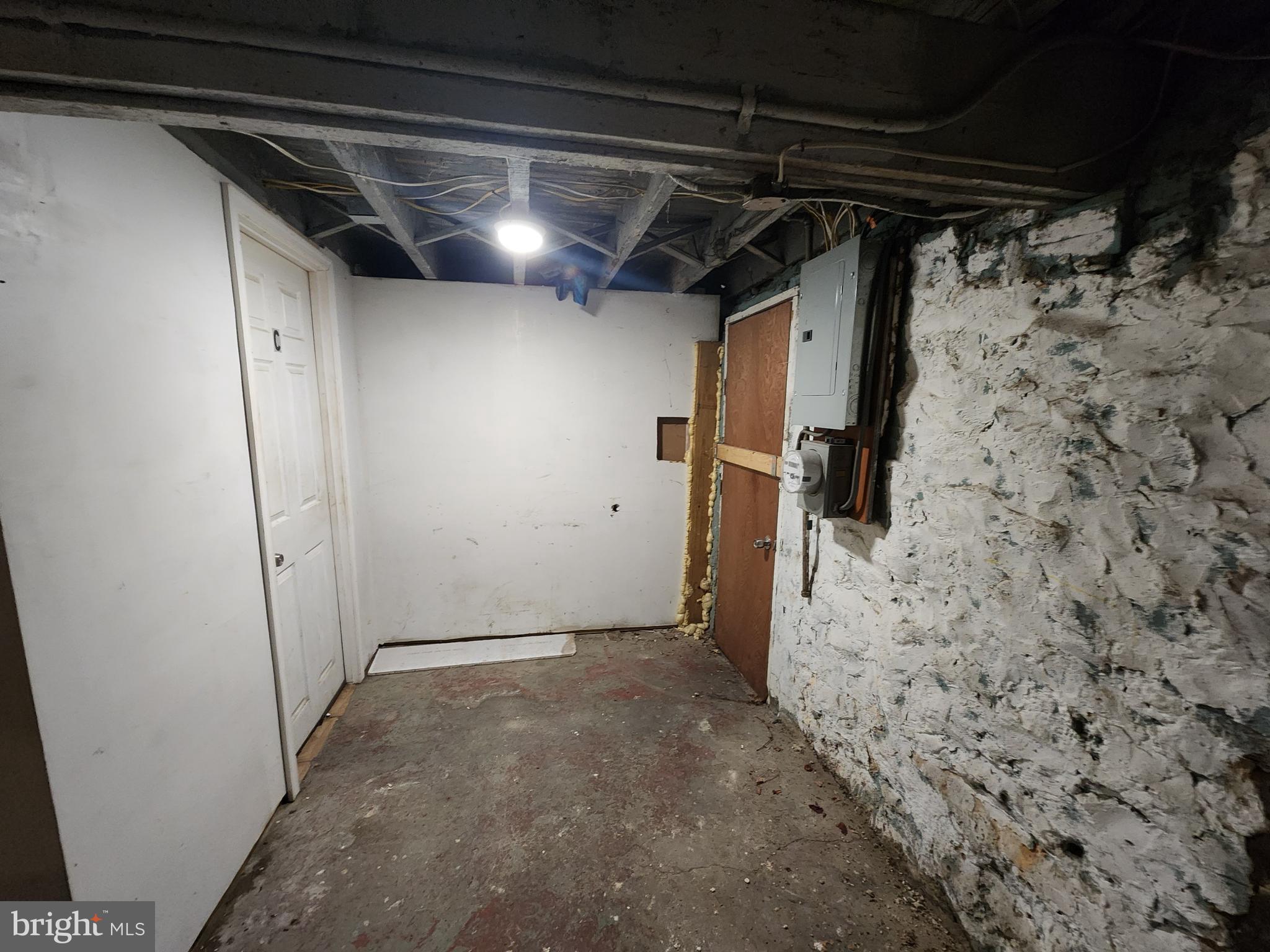 2217 Bryant Avenue Baltimore, MD 21217 - Photo 12 of 31 a view of small space