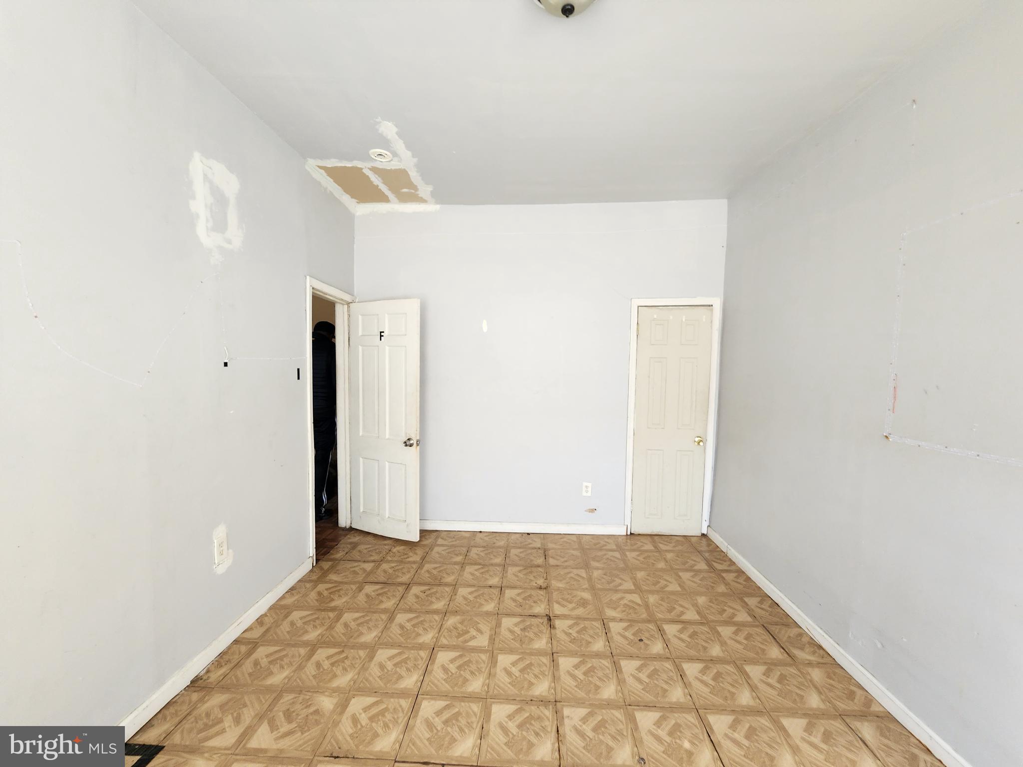 2217 Bryant Avenue Baltimore, MD 21217 - Photo 22 of 31 a bedroom with a bed and a window