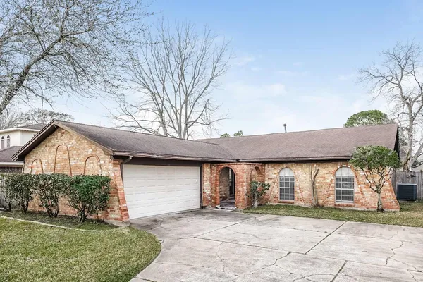$2,245 | 2306 Cambridge Court North, League City, TX 77573