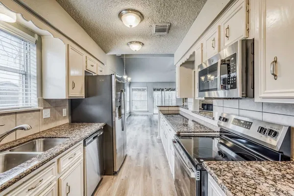 $2,245 | 2306 Cambridge Court North, League City, TX 77573