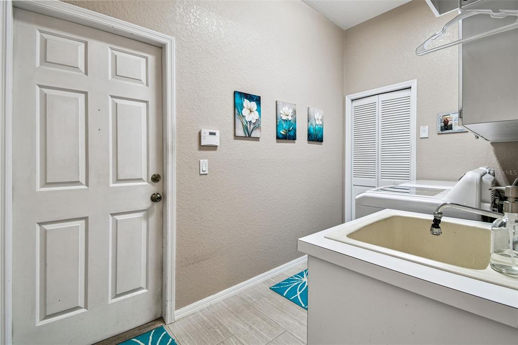 1955 Dunloe Circle Dunedin, FL 34698 - Photo 61 of 94 a bathroom with a sink and tub