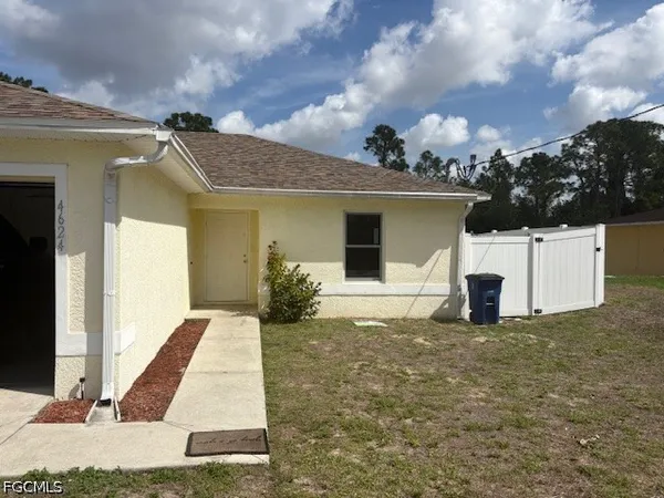 $1,600 | 4624 Douglas Lane, Lehigh Acres, FL 33973