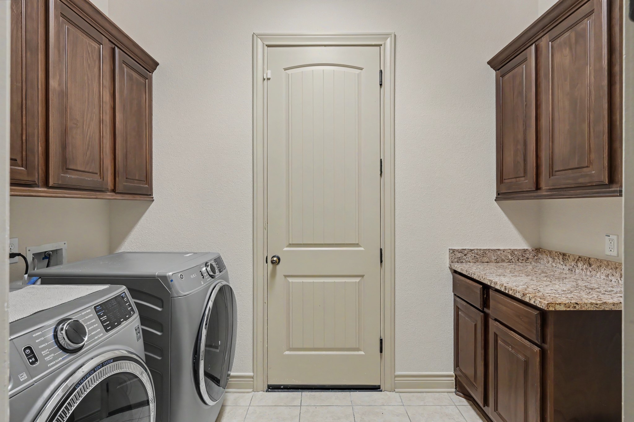 2807 Alan Lake Lane Spring, TX 77388 - Photo 29 of 50 Utility room leads to 3-car garage.