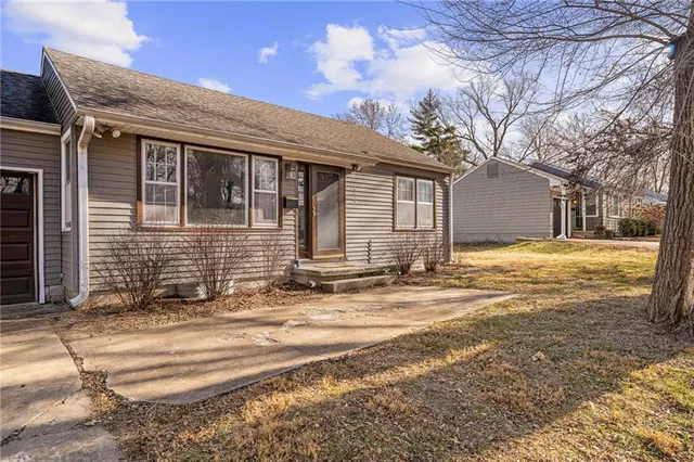 $320,000 | 8133 Woodward, Overland Park, KS 66204