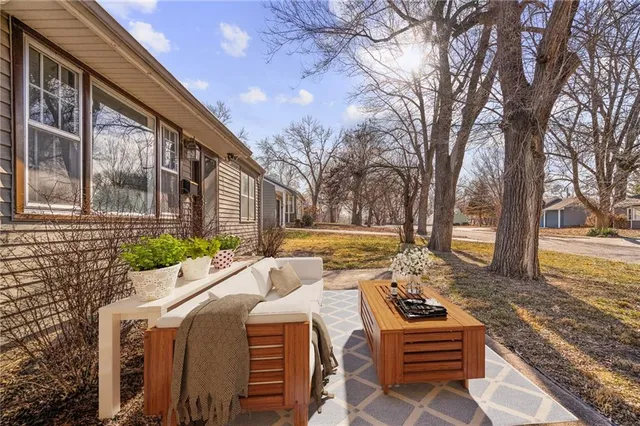 $320,000 | 8133 Woodward, Overland Park, KS 66204