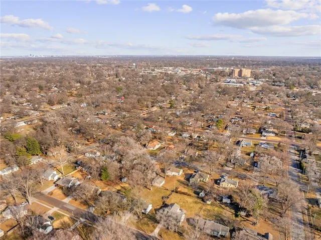 $320,000 | 8133 Woodward, Overland Park, KS 66204