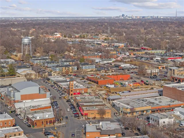 $320,000 | 8133 Woodward, Overland Park, KS 66204