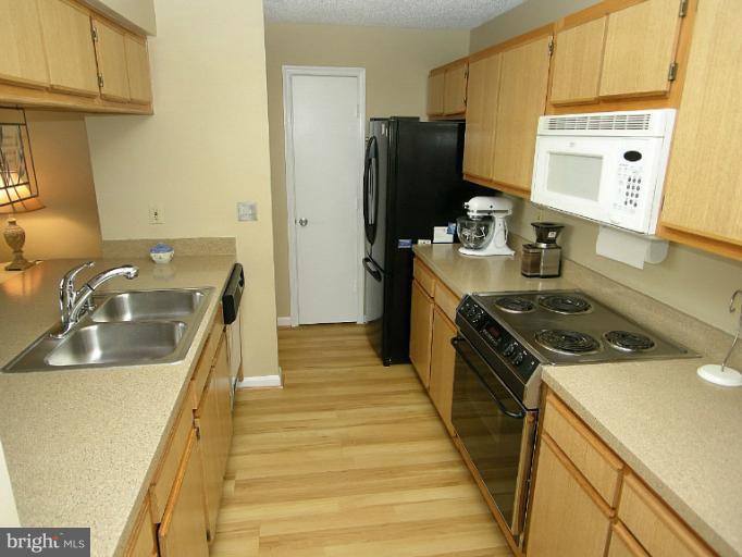 2702 Snowbird Terrace, Unit 114 Silver Spring, MD 20906 - Photo 9 of 16 Kitchen