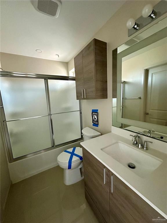 418 Newport Avenue, Unit 2 Edinburg, TX 78539 - Photo 16 of 18 a bathroom with a sink and a mirror