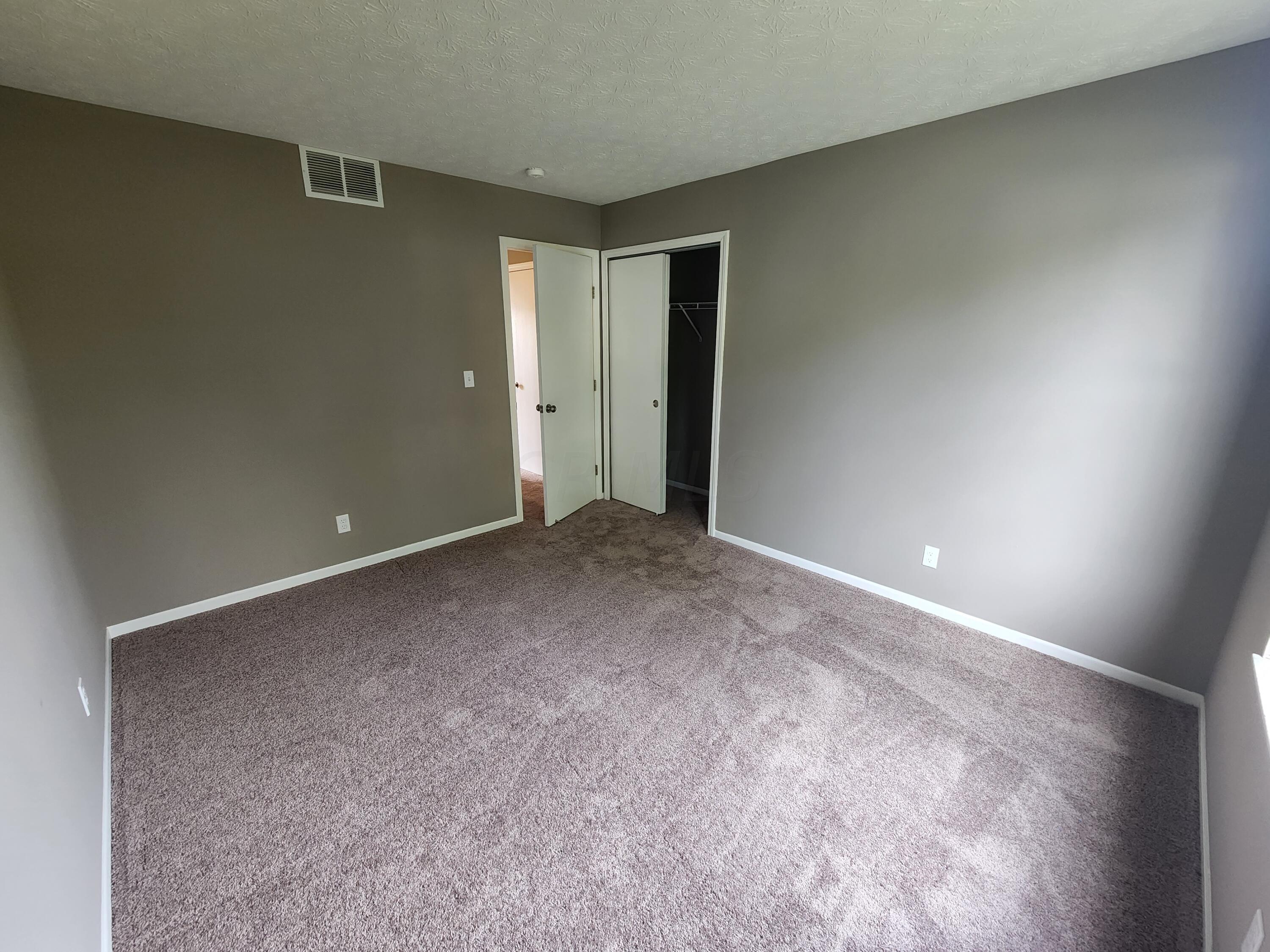 2748 Raphael Drive Columbus, OH 43232 - Photo 4 of 14 4